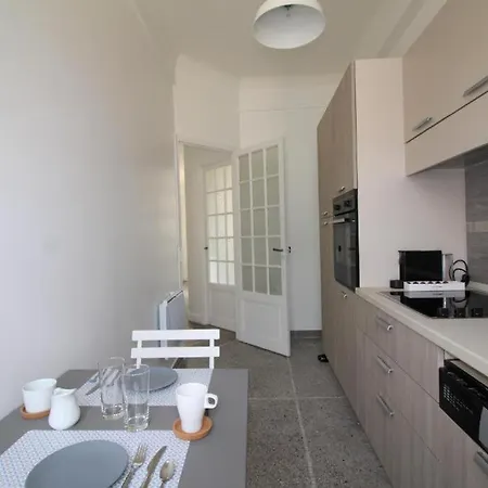 アパート Renting - Notre Dame - Cosy Loft Perfect View On The Roofs ニース