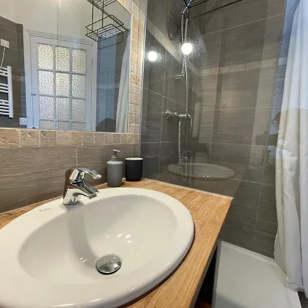 アパート Renting - Notre Dame - Cosy Loft Perfect View On The Roofs ニース